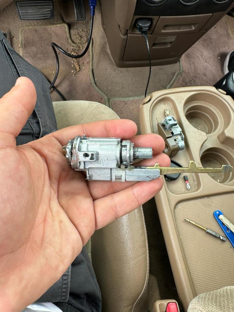 Importance of using professional locksmiths for car key replacement